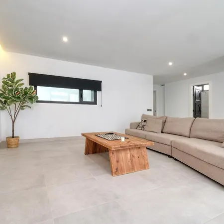 Luxury White House - By Lanzarote