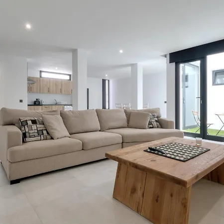 Luxury White House - By Lanzarote